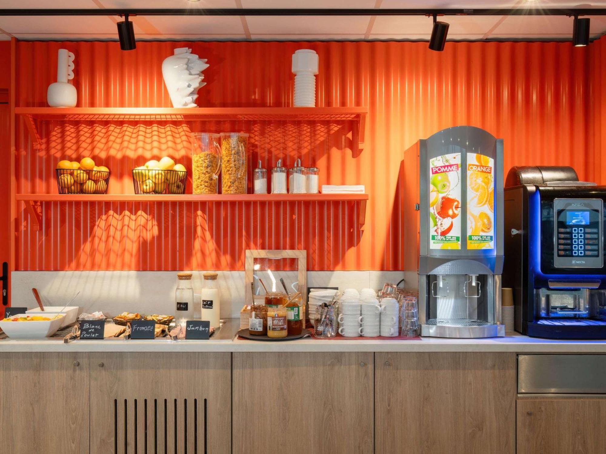 Ibis Budget Pertuis Portes Du Luberon Exterior photo