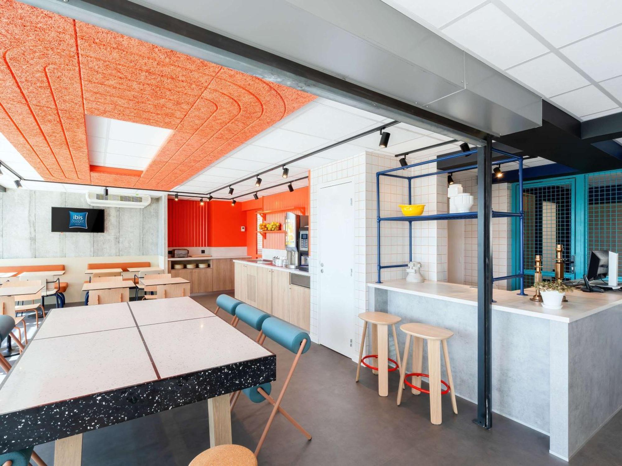 Ibis Budget Pertuis Portes Du Luberon Exterior photo