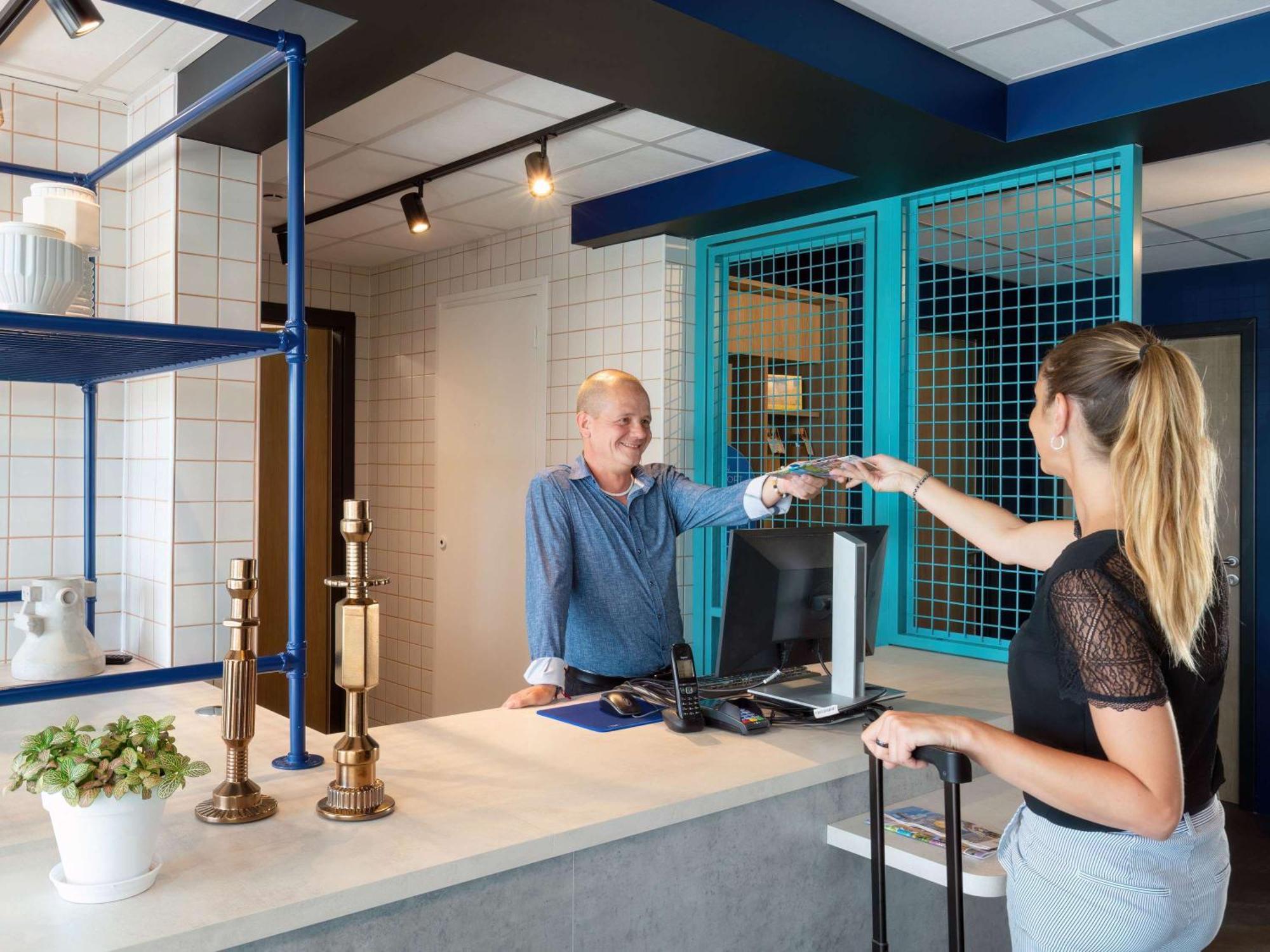 Ibis Budget Pertuis Portes Du Luberon Exterior photo
